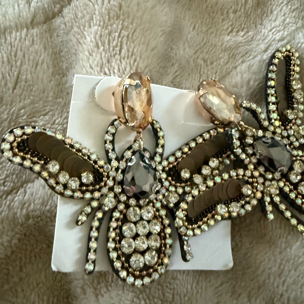 Bee statement earrings - Picture 3 of 3